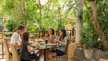 4 restaurants, breakfast, lunch, dinner served; Italian cuisine