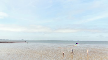 På stranden