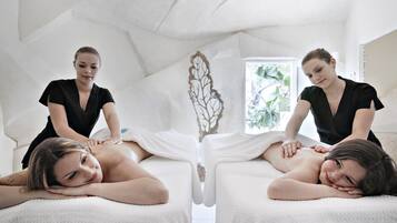 Salas de tratamiento para parejas, un sauna, baño turco