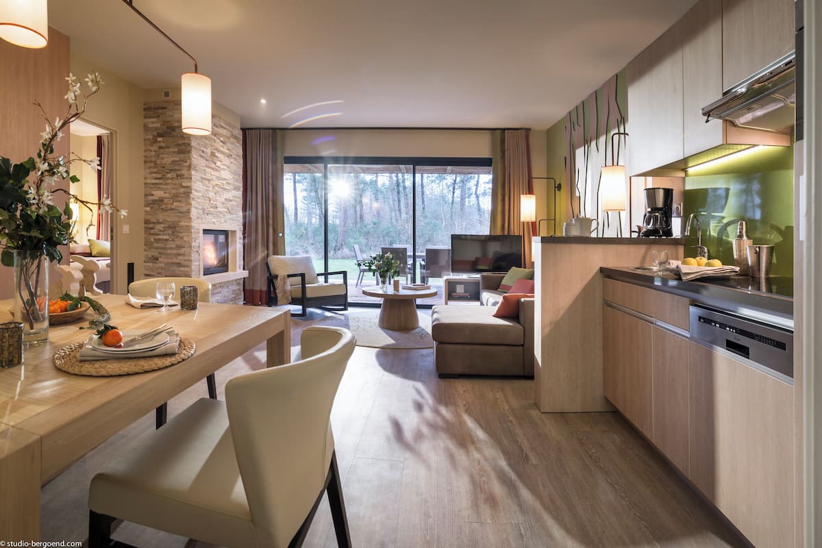 Cottage VIP 2 personnes | บริเวณนั่งเล่น | ทีวี, เตาผิง, โต๊ะปิงปอง