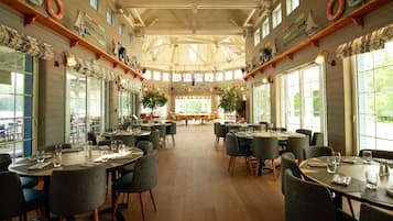 6 restaurants, breakfast, lunch, dinner served; Italian cuisine