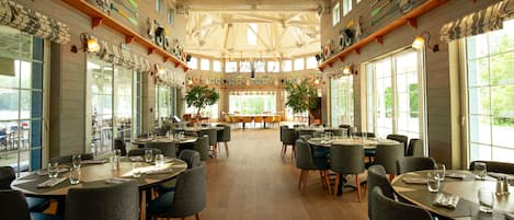 6 restaurants, breakfast, lunch, dinner served; Italian cuisine