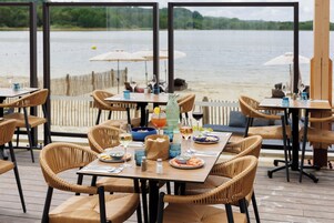 6 restaurantes; se sirve desayuno, almuerzo y cena; cocina italiana