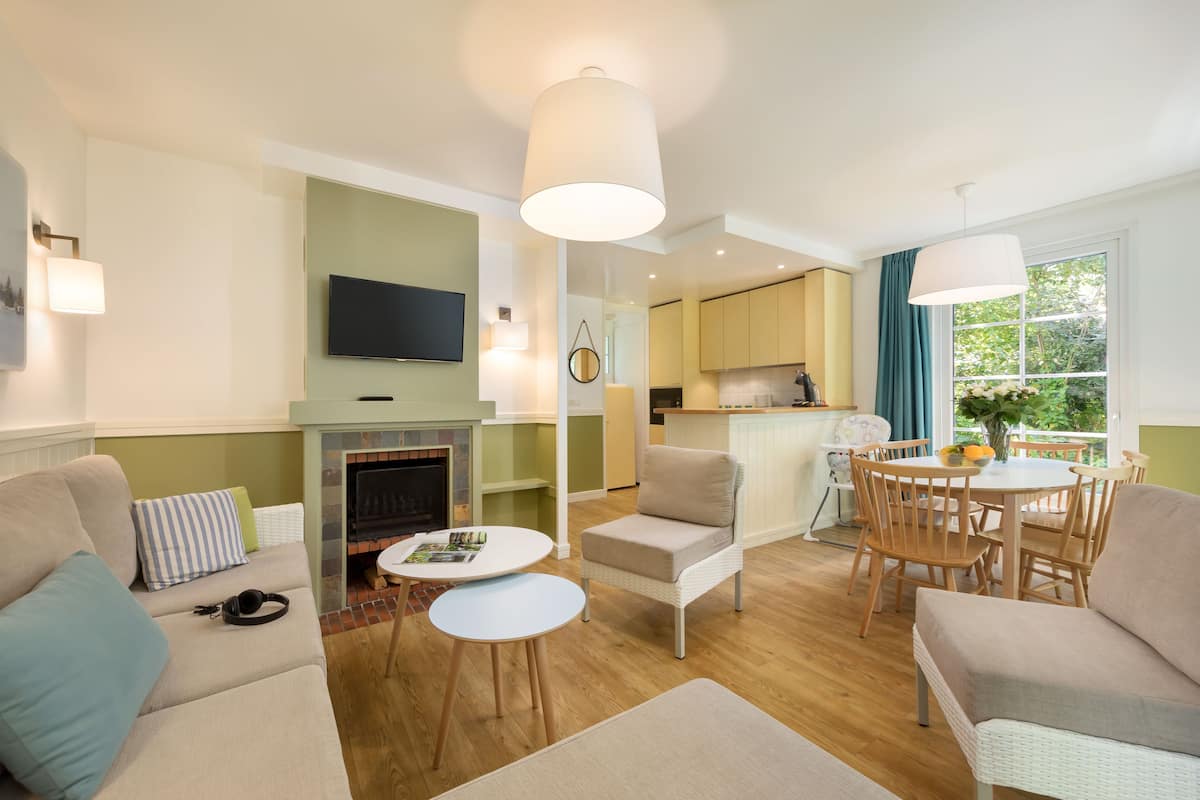 New Design Premium Cottage 6 people | Living area | Flat-screen TV, fireplace