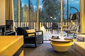 Cottage VIP 4 personnes | Living area | Flat-screen TV