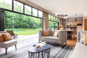 Renovated Cottage VIP for 8 people | Living area