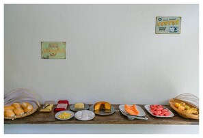 Free daily buffet breakfast - Pousada Mar Azul (Porto Seguro)