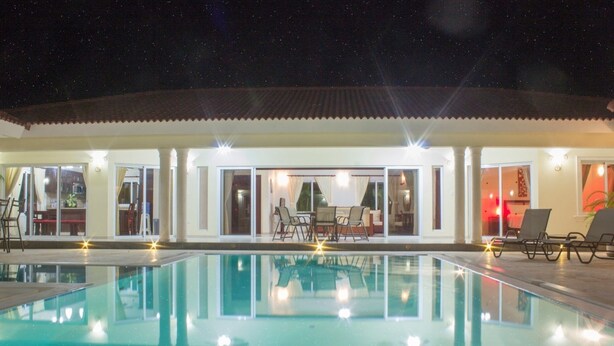 Outdoor pool - Privacy and comfort luxury 6 bedroom villa (Sosúa)