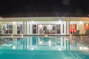 Outdoor pool - Privacy and comfort luxury 6 bedroom villa (Sosúa)
