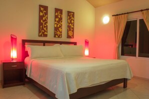 Six Bedroom Villa | 6 ห้องนอน, ตู้นิรภัยในห้องพัก, เตารีด/โต๊ะรีดผ้า, Wi-Fi ฟรี