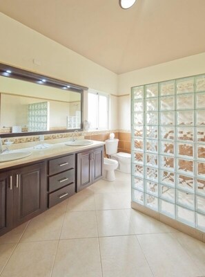 Bathroom - Privacy and comfort luxury 6 bedroom villa (Sosúa)