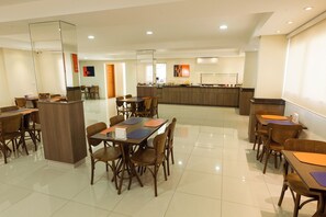 包每日自助早餐