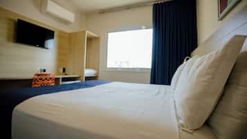 Double Room, 1 Queen Bed | Hypo-allergenic bedding, minibar, desk, blackout drapes