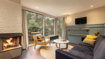 Cottage, Patio | Living area
