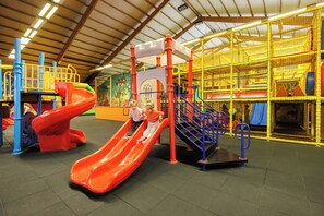 Área de juegos infantiles techada