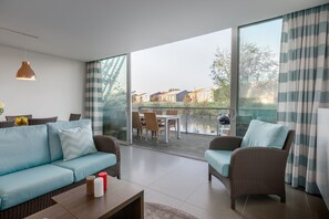 Deluxe Cottage | Living room