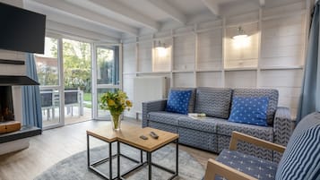 Cottage Premium | Phòng khách | TV 80-cm có truyền hình cáp