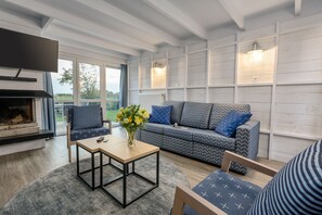 Premium Cottage | Living room