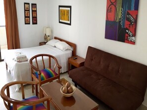 Una televisión de pantalla plana