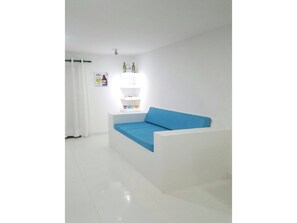 Una televisión de pantalla plana