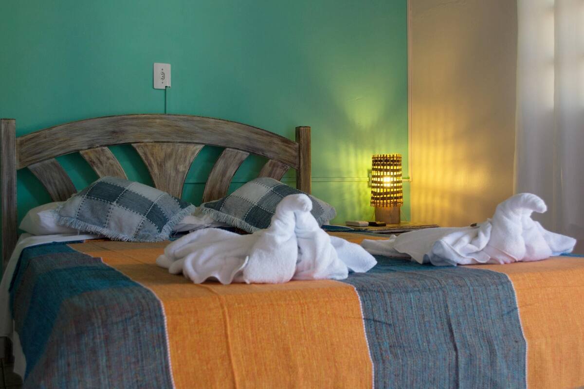 Minibar, free WiFi, bed sheets
