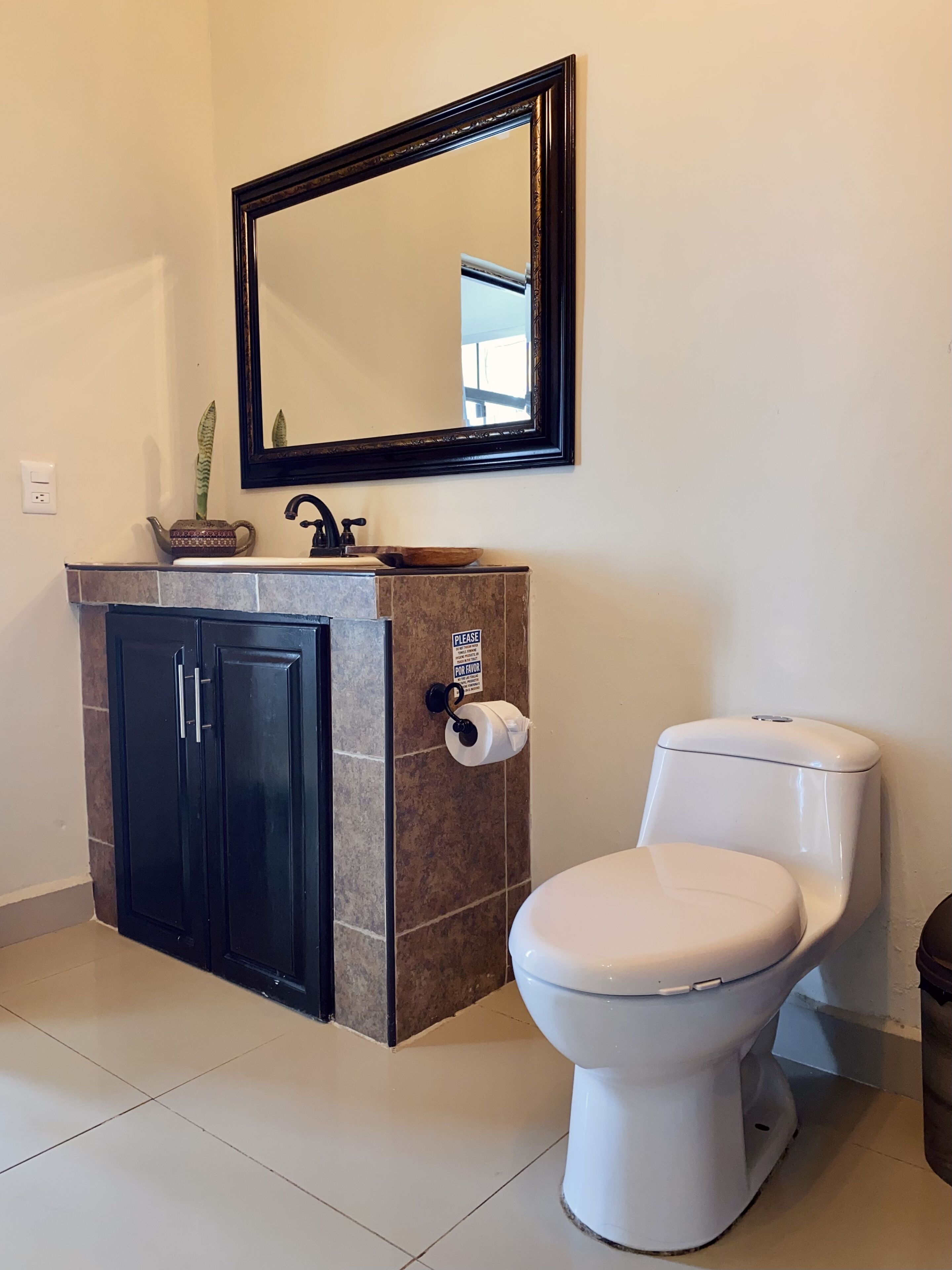 green room | bathroom | shower, free toiletries, hair dryer, towels