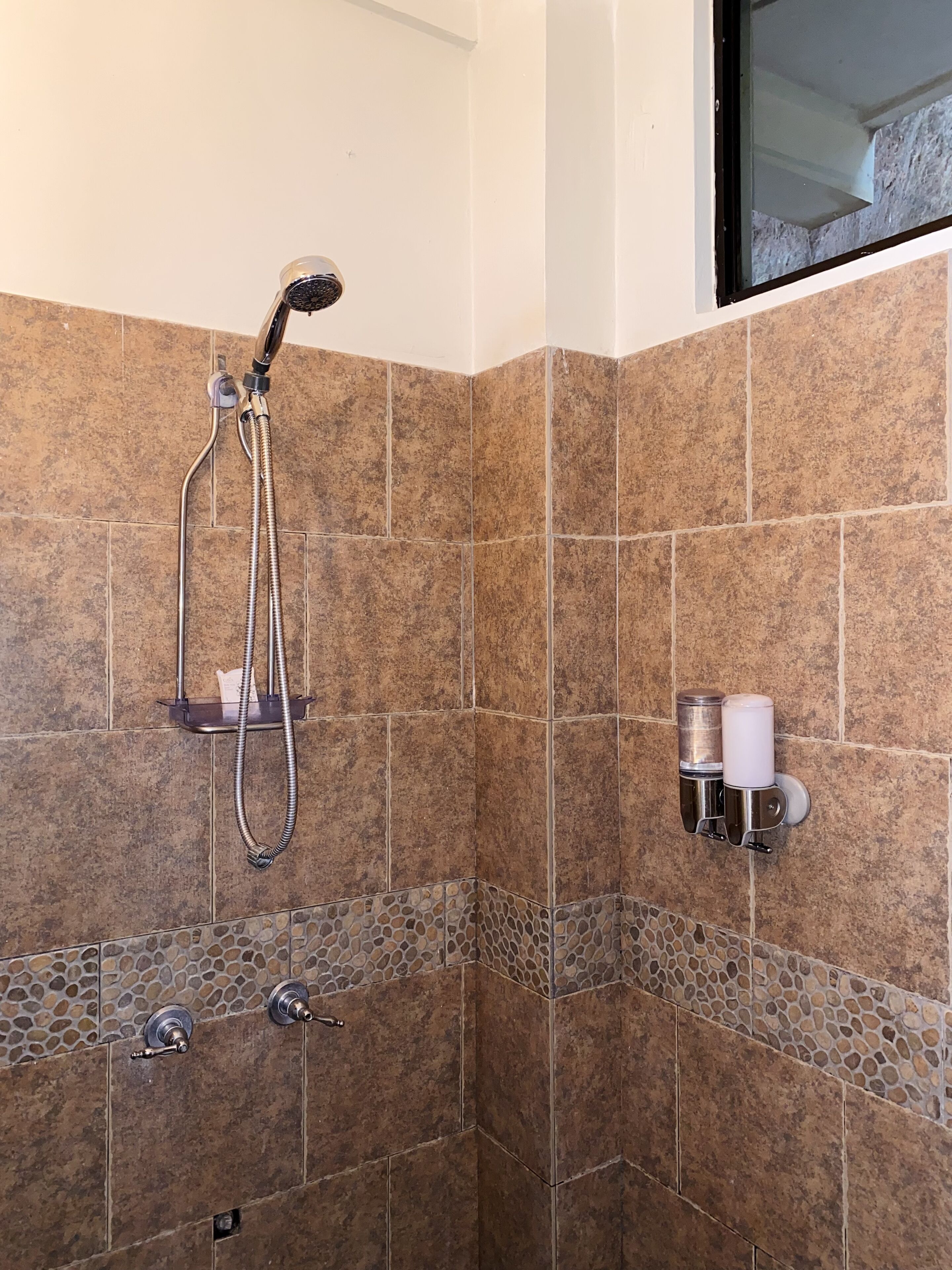 green room | bathroom shower