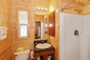 Cabin, 1 Bedroom (No Pets) | Bathroom | Towels