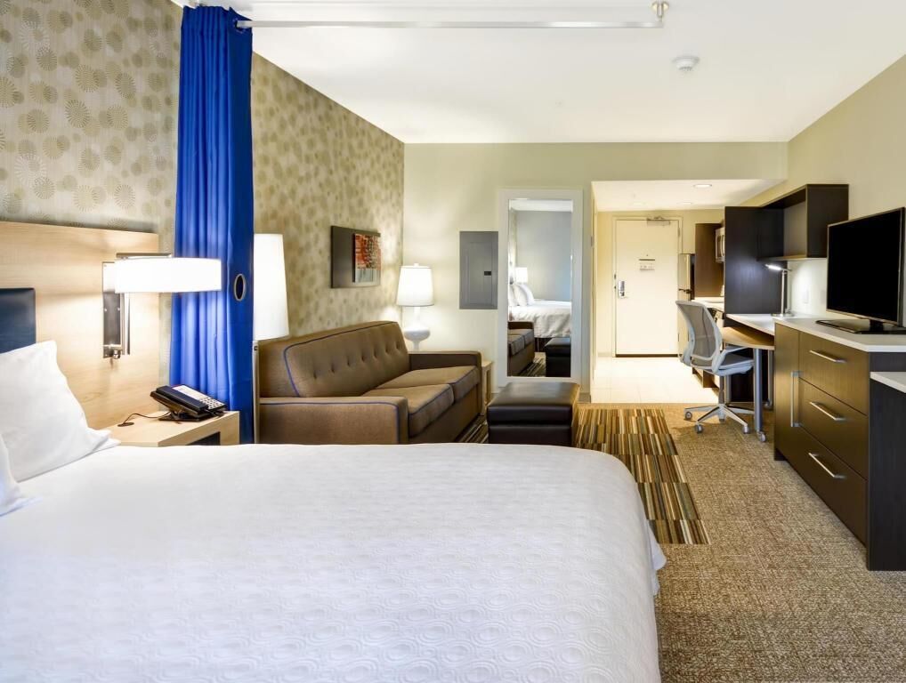 Een kluis op de kamer, een strijkplank/strijkijzer, gratis babybedden