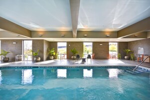 Indoor pool, sun loungers