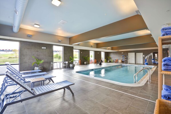 Indoor pool, pool loungers