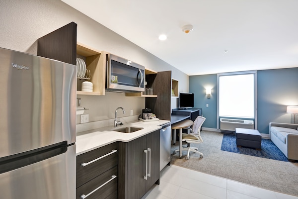 Fridge, microwave, dishwasher, coffee/tea maker