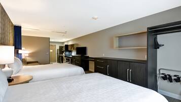 Tabla de planchar con plancha, wifi gratis y ropa de cama