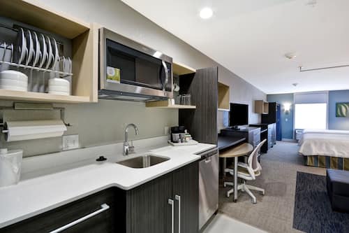 Studio, 2 Queen Beds, Non Smoking | Private kitchen | Fridge, microwave, dishwasher, coffee/tea maker