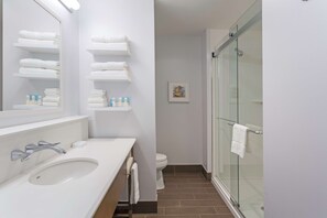 Bathroom shower - Hampton Inn Fort Lauderdale Pompano Beach (Pompano Beach)