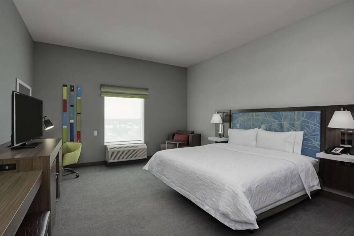 In-room safe, desk, iron/ironing board, free WiFi