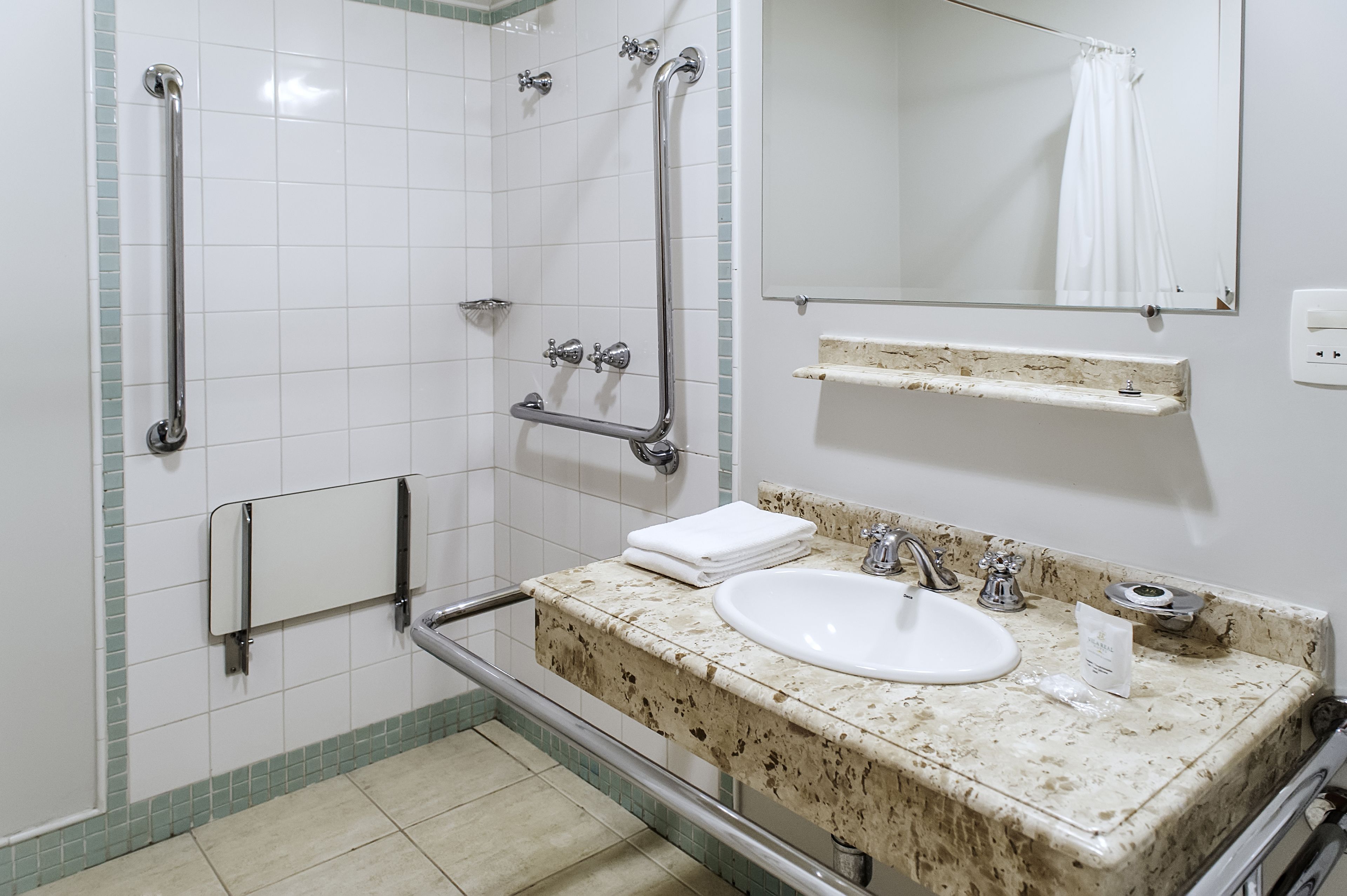 standard double or twin room, 1 double or 2 single beds, accessible | bathroom | free toiletries, hair dryer, towels