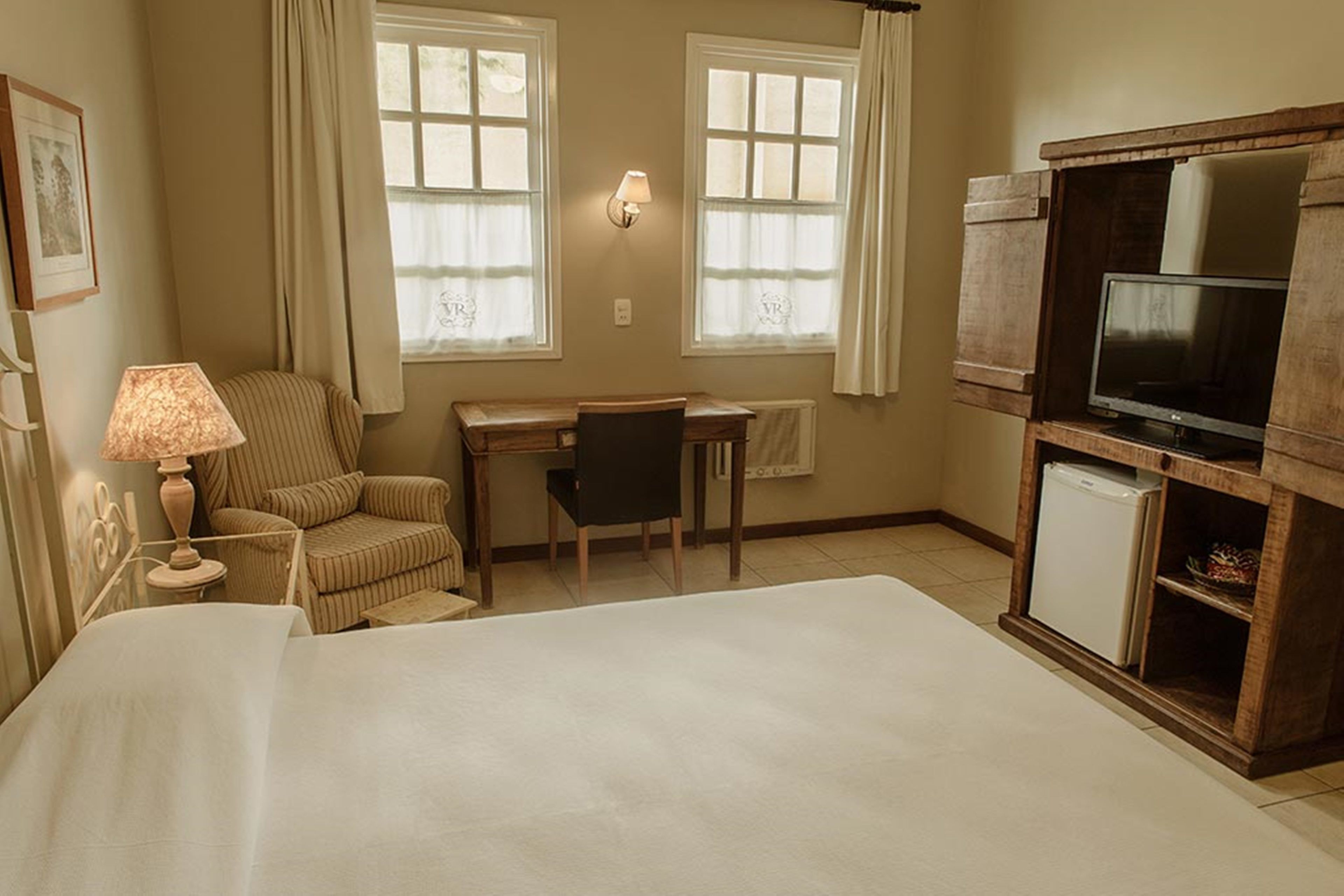 luxury suite, 1 king bed, accessible | minibar, desk, rollaway beds, free wifi