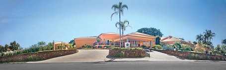 Property grounds. Vila Real Hotel
