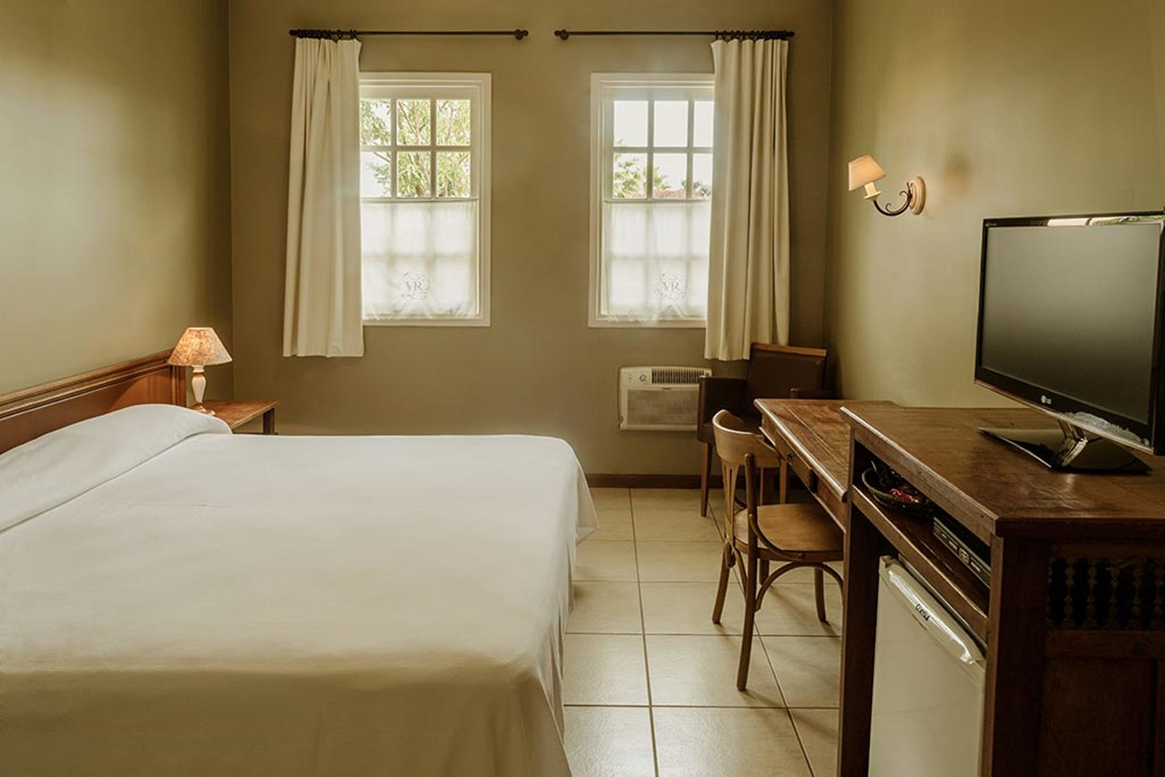 standard double or twin room, 1 double or 2 single beds, accessible | minibar, desk, rollaway beds, free wifi