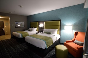 Pillowtop-Betten, Schreibtisch, Bügeleisen/Bügelbrett