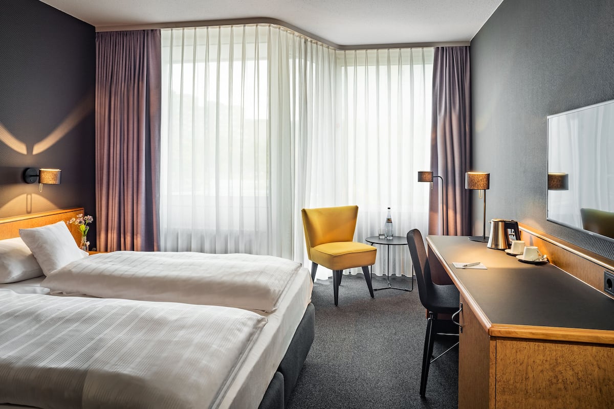 1 bedroom, premium bedding, blackout curtains, soundproofing