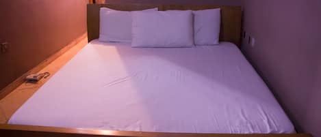 Bureau, draps fournis