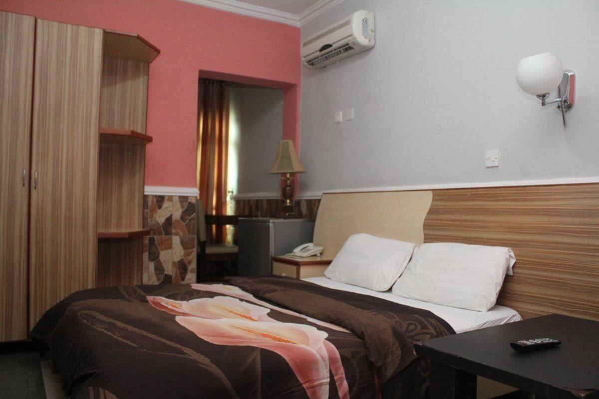 Classic Room, 1 Queen Bed | Bed sheets
