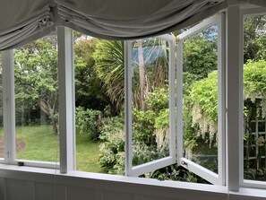 Watercolour Room | View from room - Browns Boutique Bed and Breakfast (Whanganui)