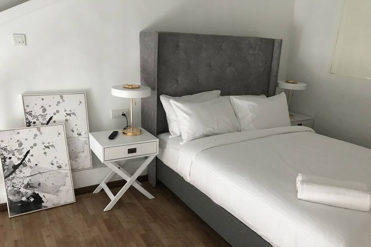 Family Duplex | In-room safe, desk, iron/ironing board (on request), WiFi (free)