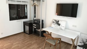 Deluxe Premier | Living area | Flat-screen TV - MIL The Boutique Residence (George Town)