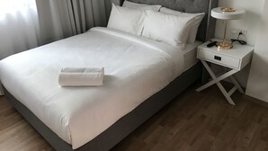 Family Duplex | In-room safe, desk, iron/ironing board (on request), WiFi (free) - MIL The Boutique Residence (George Town)