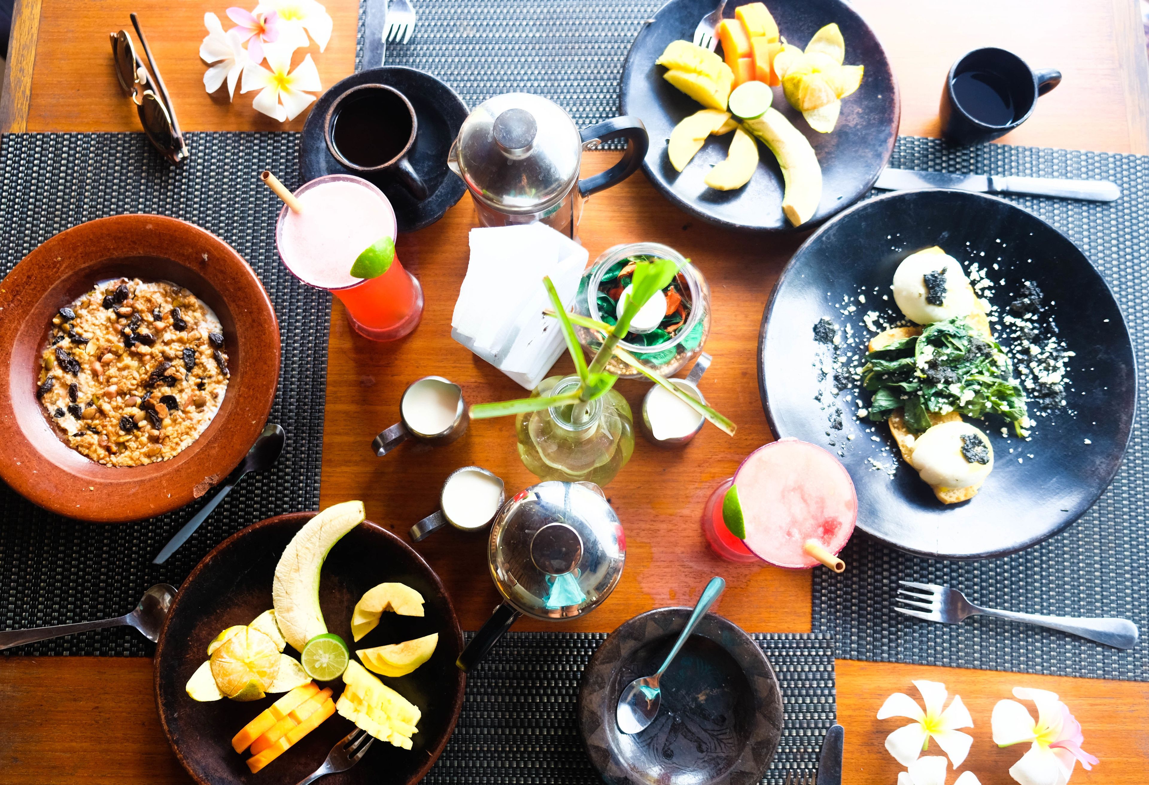 breakfast, lunch, dinner served; international cuisine