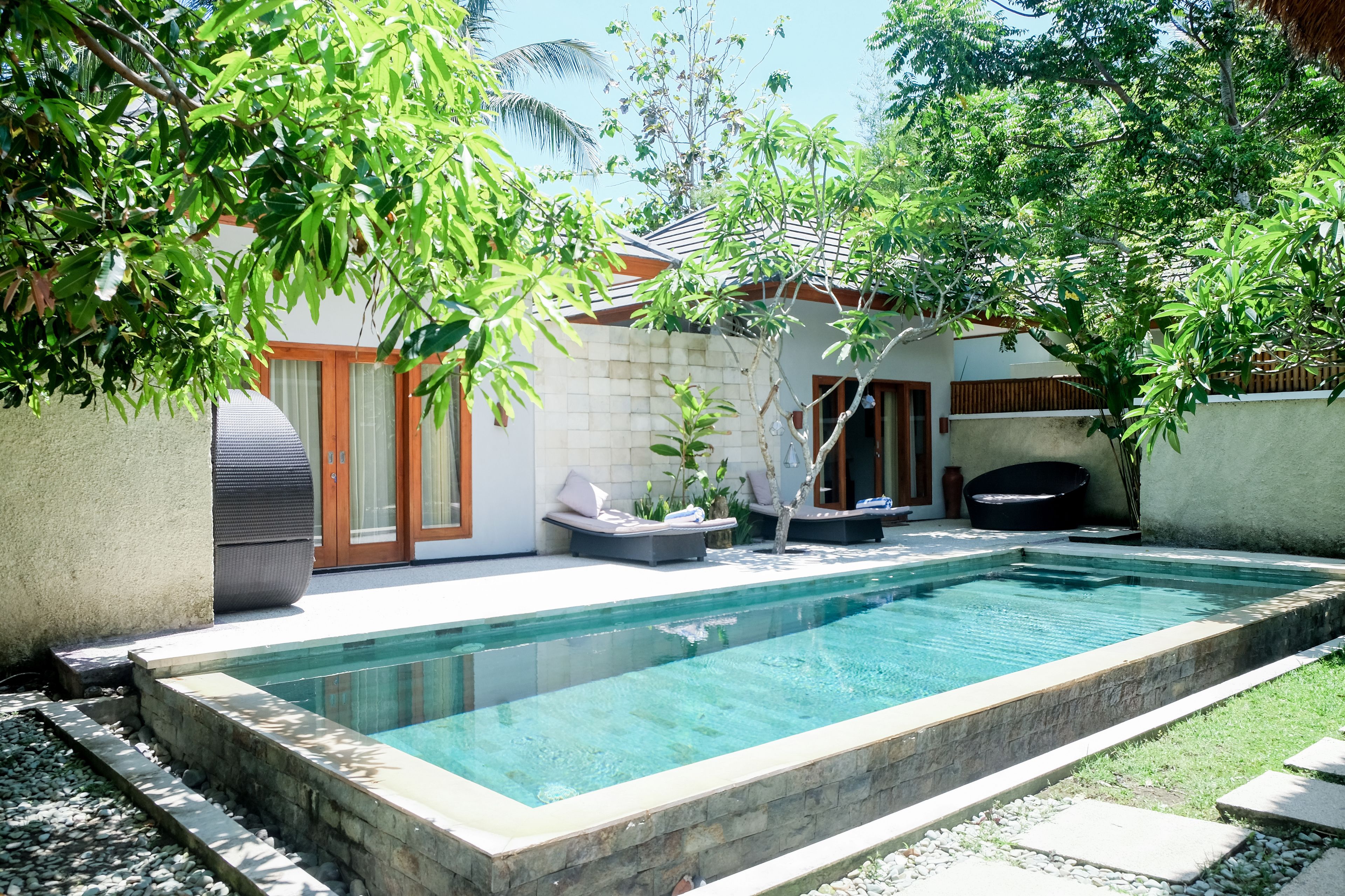 outdoor pool, pool loungers